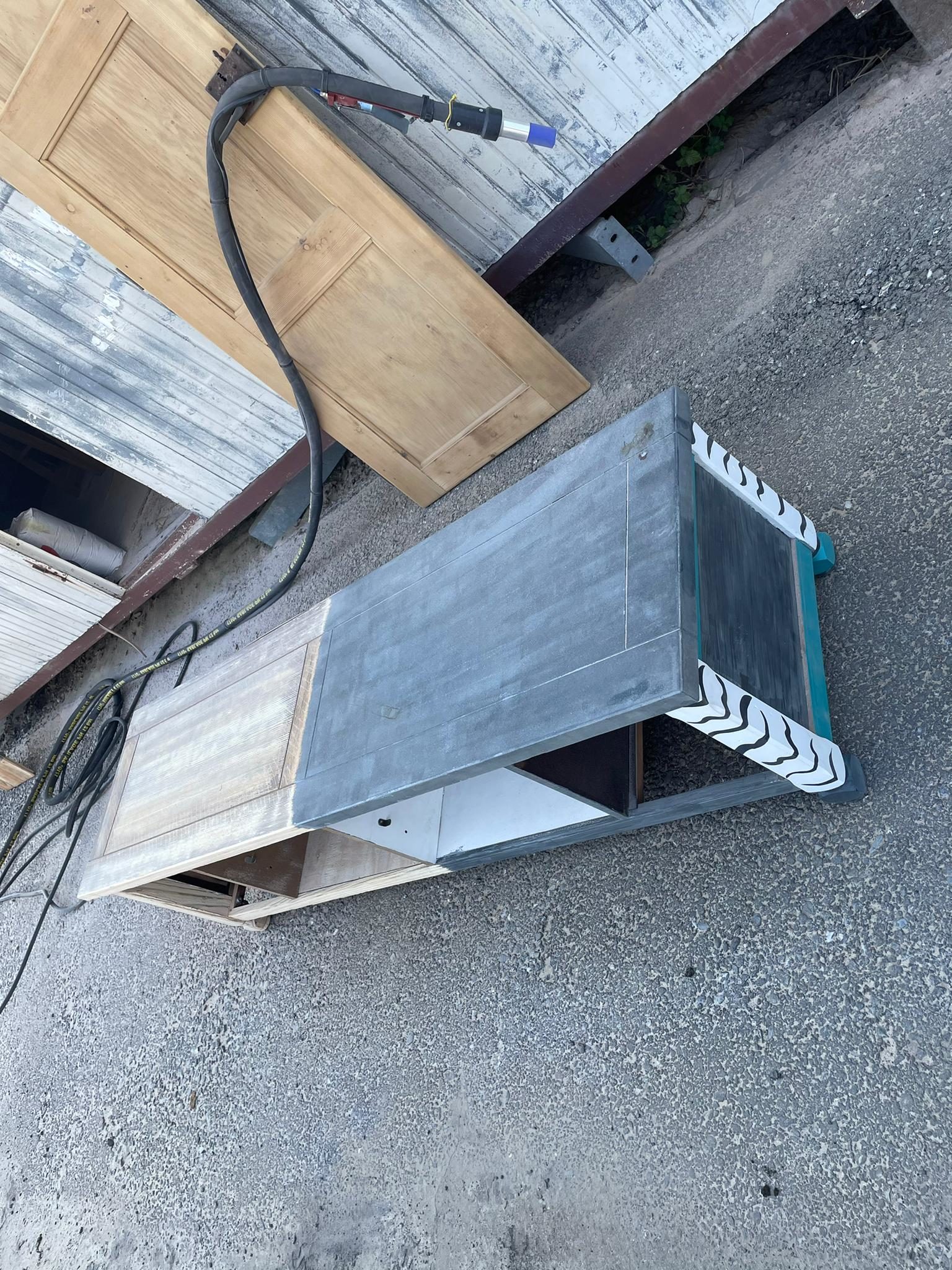 Micro-sablage d'un meuble en bois 1