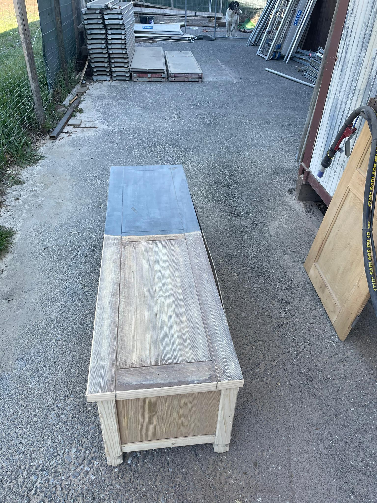 Micro-sablage d'un meuble en bois 3